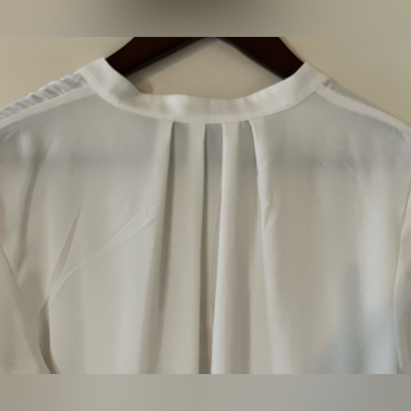 White House Black Market Bell Sleeve Flowy Rich White Blouse Women’s Size 8 - Picture 5 of 16